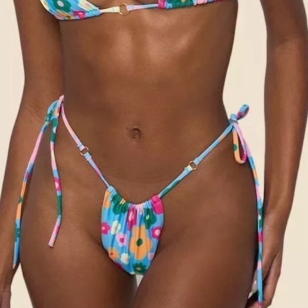 NWT String Bikini Bottoms | Y2K Retro Floral Print Stringy O-Ring Detail
